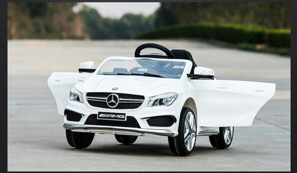 Mercedes pour enfant blanche