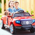 voiture pour deux garçons
