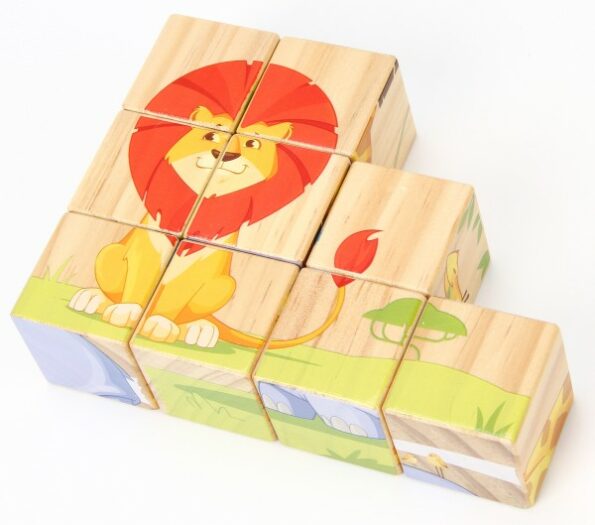 lion en bois