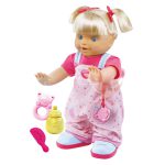 little love-bébé apprend a marcher