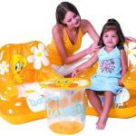Fauteuil avec table tweety