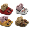 Pantoufles bébé avec chaussettes intégrées motifs Garcons