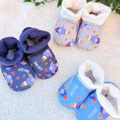 pantoufles bébé avec chaussettes