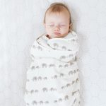 ERGOBABY® La couverture d’emmaillotage Swaddler-0