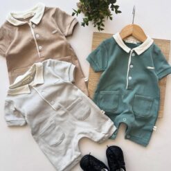 Élégante Barboteuse Col Boutonné – 100% Coton Doux et Ouverture Facile