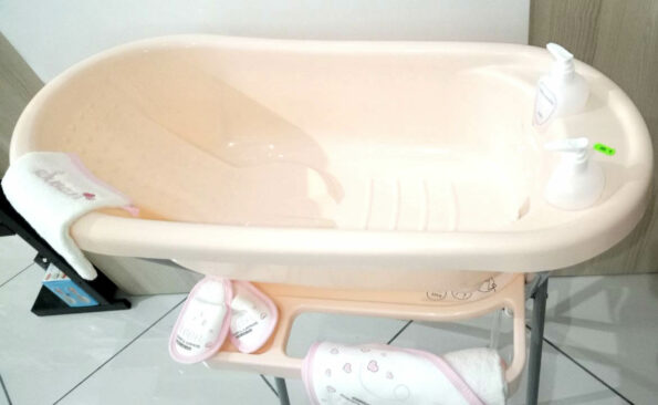 Bébé9 – Baignoire avec son Support + tuyau évacuation-6111