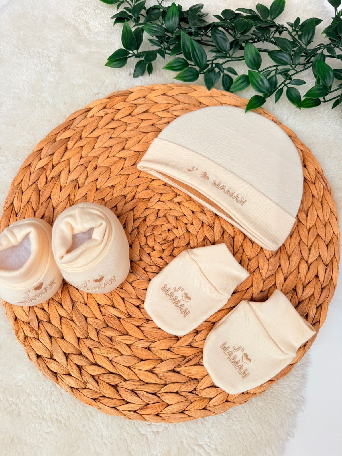 Pack Naissance bonnet moufles bavoir motif Maman – Coton Doux