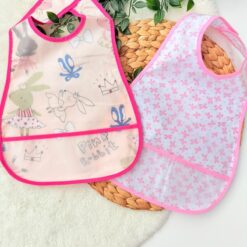 Pack de 2 Bavoirs Plastifiés : Propreté Maximale et Style Adorable