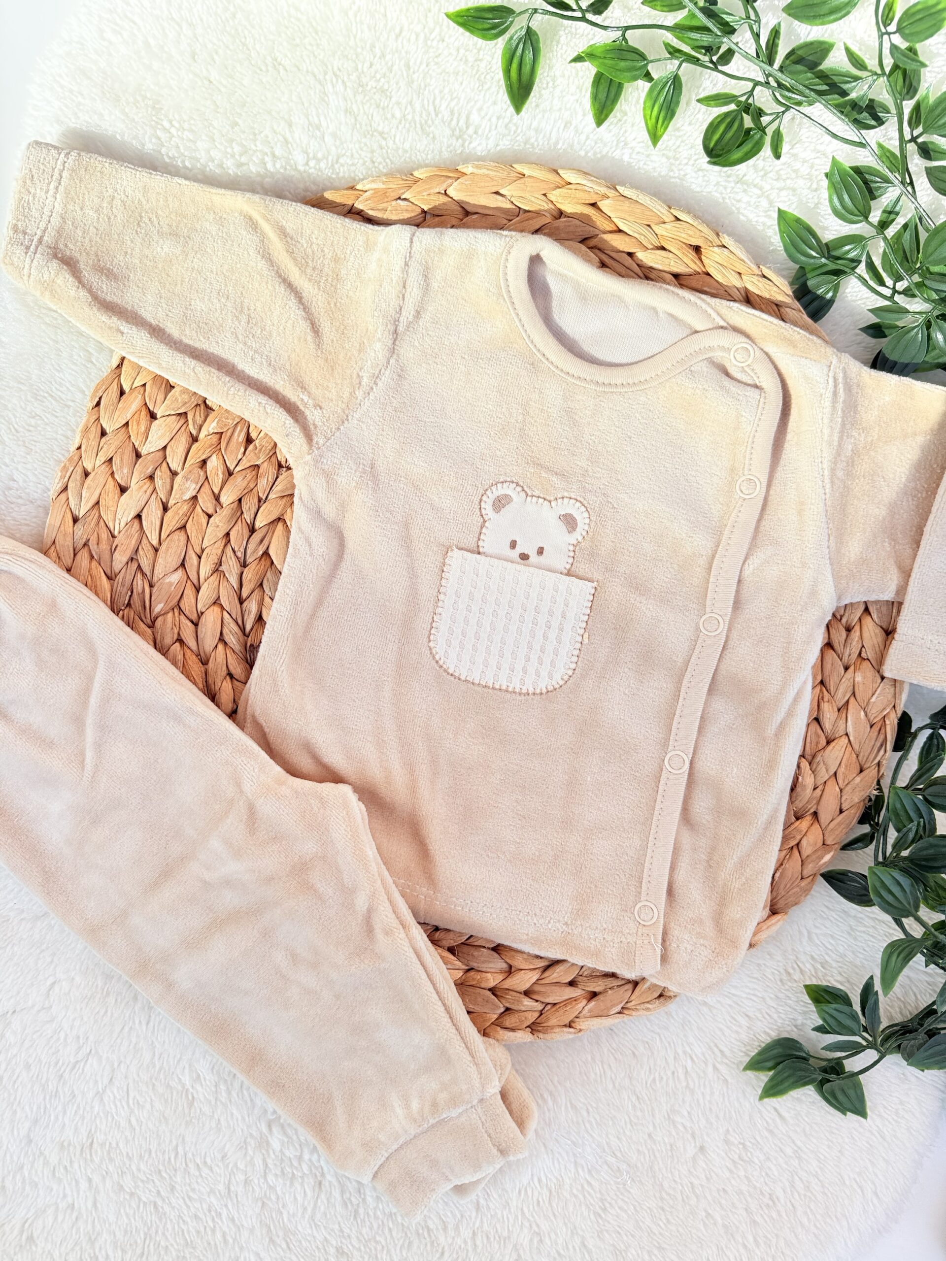 Pyjama Bébé 2 Pièces en Velours Doux – Chaleur Optimale & Ouverture Facile