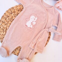 Grenouillère Bébé en Velours Coton avec Bonnet : Ouverture facile