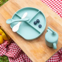 Coffret-Repas-Bébé-en-Silicone-YUMMY-Assiette-Tasse-Deux-Cuillères