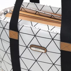 Sac à langer intemporel Triangle Blanc– M&Y 7 Sac à langer intemporel Triangle Blanc– M&Y