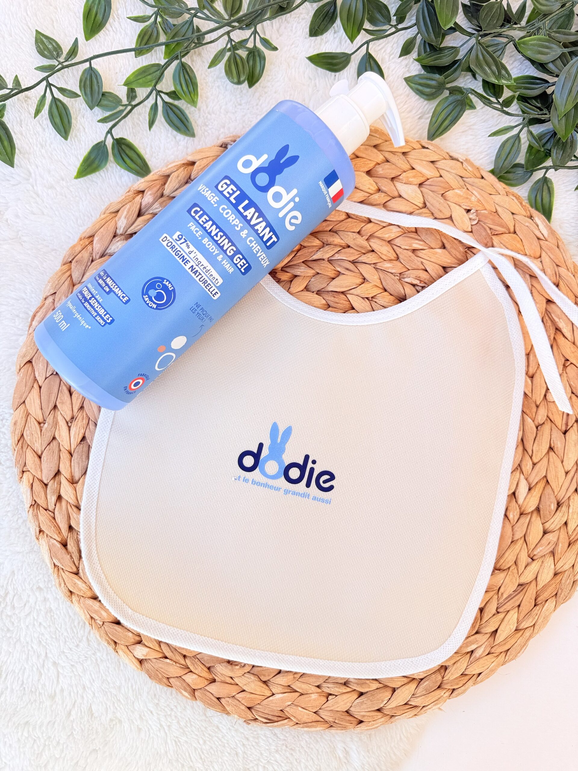 Offre Gel lavant 3en1 flacon pompe Dodie + bavoir - 500ml