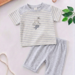 Ensemble Short et T-shirt gris : Mignon, Classe et Confort Coton