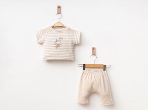 Ensemble Short & T-shirt Bébé : Mignon, Classe & Confort Coton