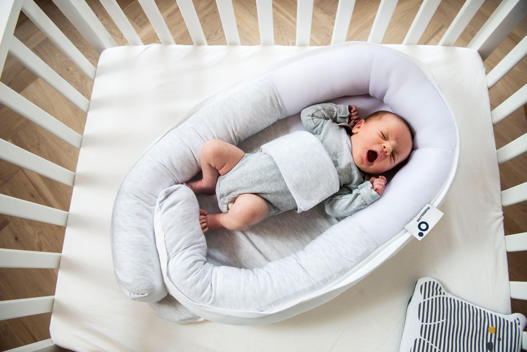 Est-il dangereux d'utiliser un réducteur de lit pour bébé ?