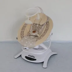 a baby seat with a white surface kidilo