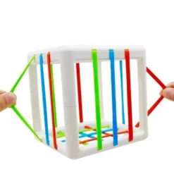 Trieur de cubes éducatifs HE0211 sensoriel 2 en 1 avec ceintures flexibles et élastiques,