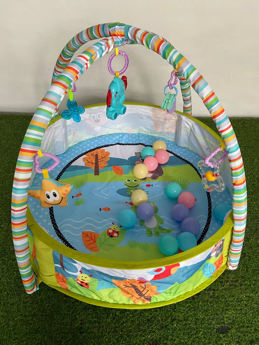 Tapis d'éveil bébé avec arche musicale jouets suspendus et balles colorées dès naissance