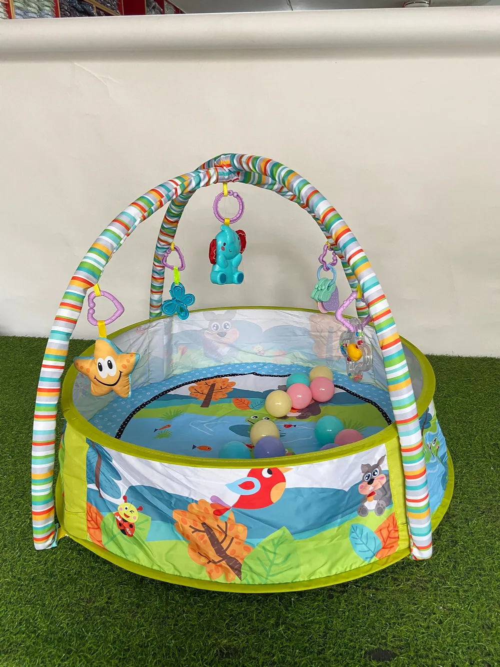 Tapis d'éveil bébé avec arche musicale jouets suspendus et balles colorées dès naissance
