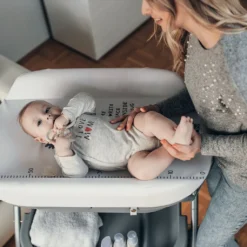 table a langer elephanto avec reglette de mesure de taille bébé
