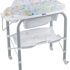 bain bébé et changement de couche et vetement