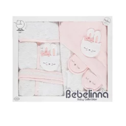 Du bain à la sieste : Un ensemble coton complet pour bébé.