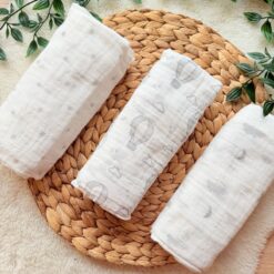 Lot de 3 Langes XL Mousseline de Coton : Douceur et Polyvalence 