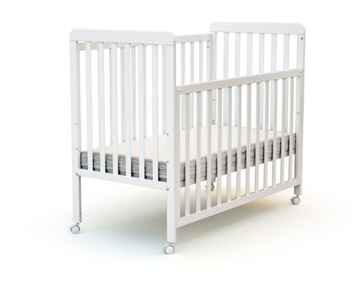 Un lit à barreaux plats élégant et ergonomique grâce à sa structure rehaussée