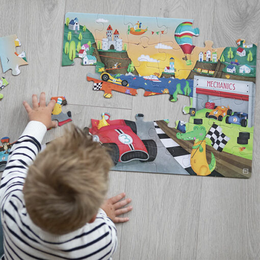 Quel animal remportera cette course de kart? Pour le savoir, les enfants doivent terminer le puzzle.