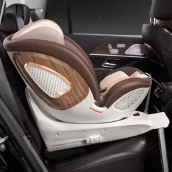 Vue de face du siège auto rotatif Kidilo Premium S360 en position verticale