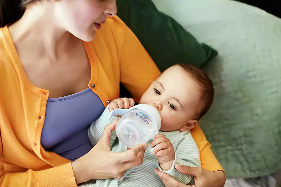 Philips Avent Tasse d'apprentissage Natural 150 ml, tétine à débit moyen, 4  mois et plus 1 Pièce