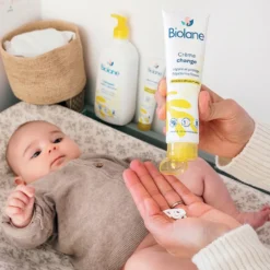Crème change Biolane protège et répare épiderme fessier nourrisson dès la naissance