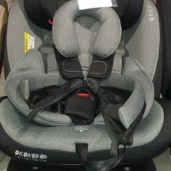 siège auto isofix de la marque cozymum avec casquette chez allobebe