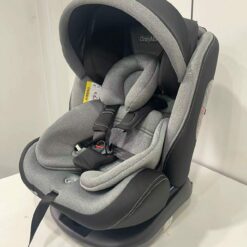 siège auto isofix de la marque cozymum avec casquette gris