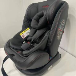 siège auto isofix de la marque cozymum avec casquette
