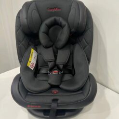 siège auto isofix de la marque cozymum avec casquette noire