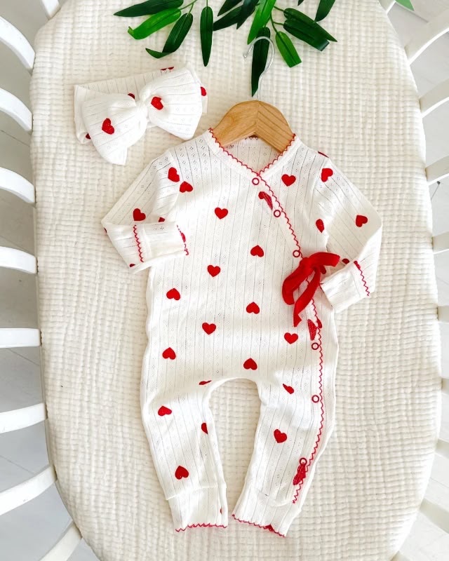 Ensemble Grenouillère et Bonnet Bébé Motif Cœur – 100% Coton Léger
