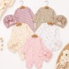 Grenouillère Bébé Fille en Coton Doux avec Bonnet à Nœud Assorti 0-3 mois
