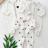 Lot de 3 Grenouillères Bébé – Motifs « Cœur » Assortis – 100% Coton Pur – Ouverture Facile