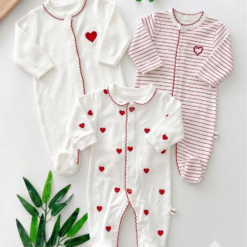 Lot de 3 Grenouillères Bébé – Motifs « Cœur » Assortis – 100% Coton Pur – Ouverture Facile