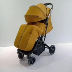 Poussette avec couvre jambe