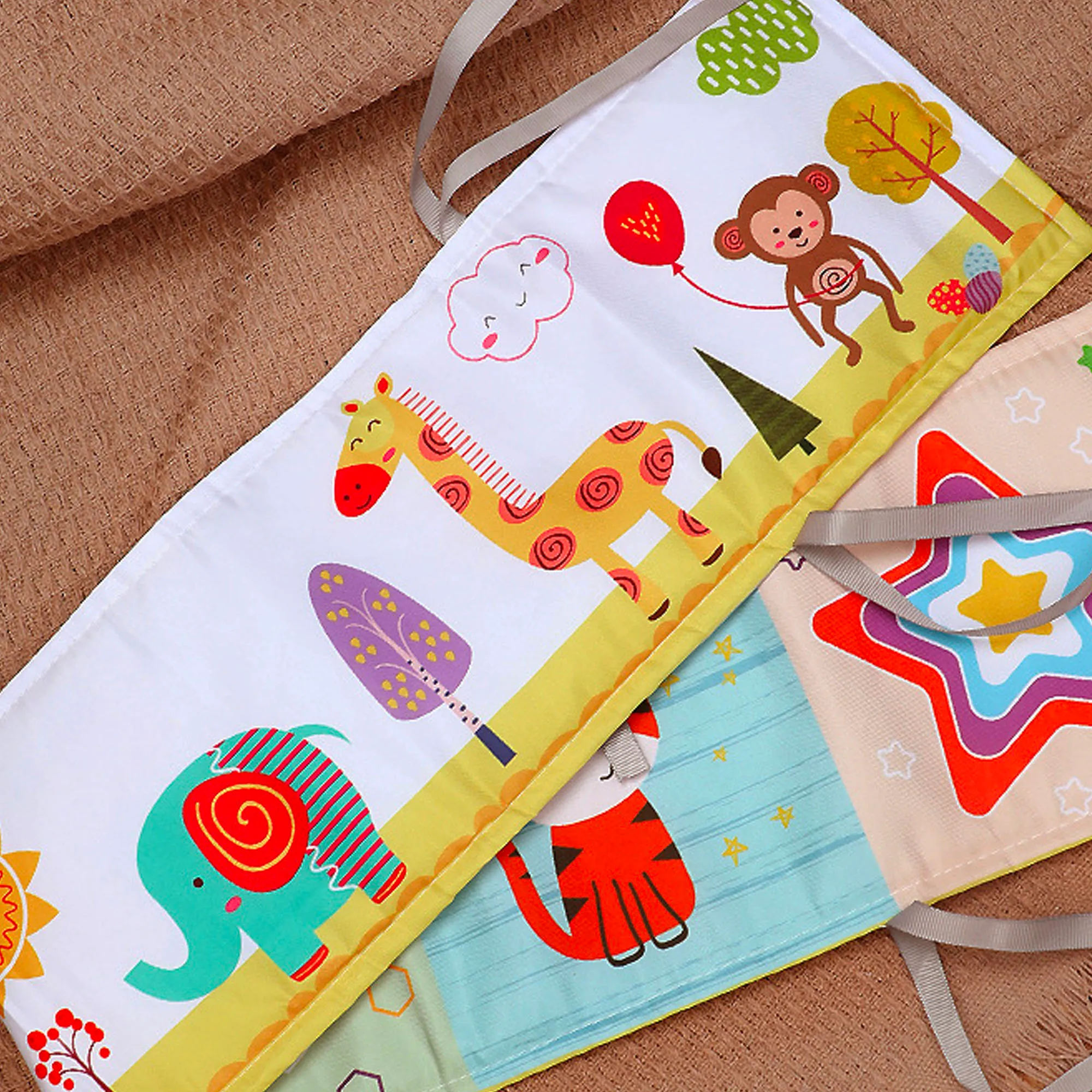 Livre pliable accordéon bébé stimulation visuelle couleurs contrastées dès naissance