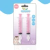 Lot de 2 seringues nasales roses pour bébé dès 6 mois. Embout doux, sans BPA, réutilisable. Nettoyage nasal sûr et pratique – Disponible sur Allobebe.ma.