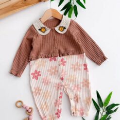 Grenouillère bébé fille beige : confort et style réunis