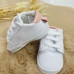 Baskets pour bébé coloris au choix
