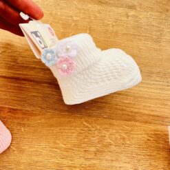 Chaussons bébé en tricot léger fleur - Bibaby