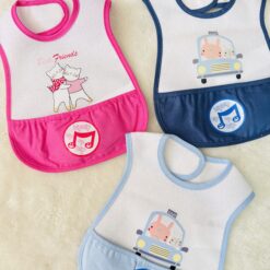 Bavoir avec pochette en coton hochet bip intégré