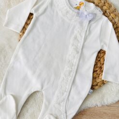 grenouillère bébé fille dentelle : Douceur et confort