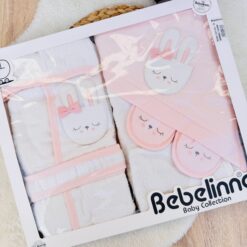 Du bain à la sieste : Un ensemble coton complet pour bébé.
